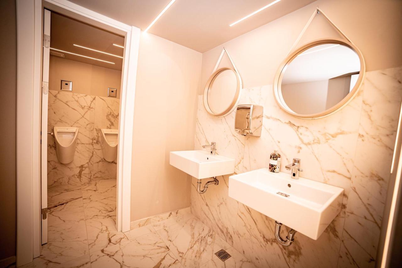 ונוס Hotel Corina מראה חיצוני תמונה